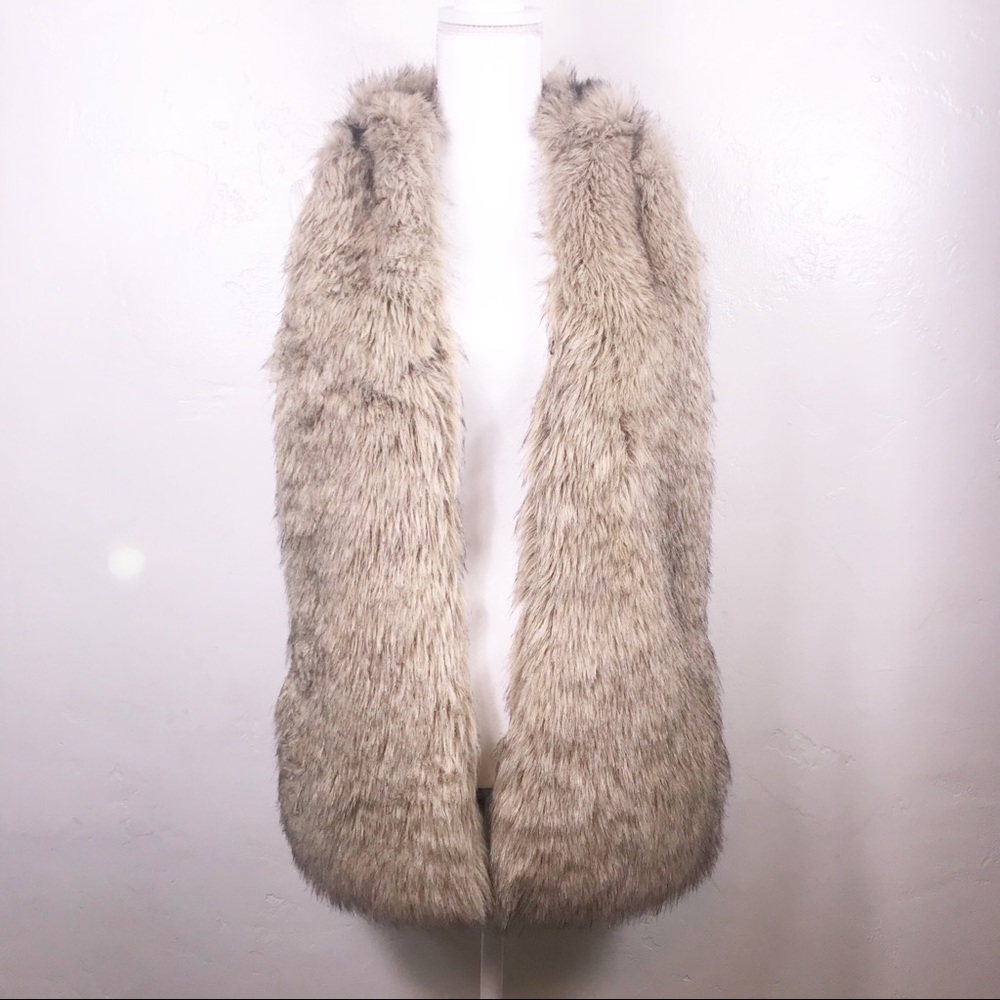 Forever 21 Beige White Faux Fur Hooded Vest Size S